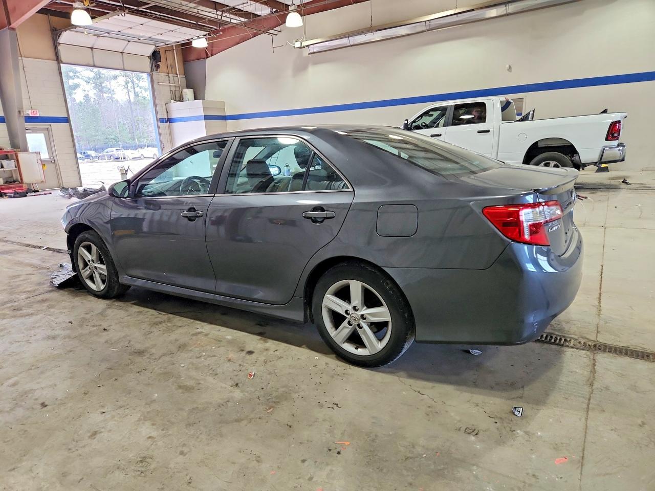 2012 TOYOTA CAMRY photo 2