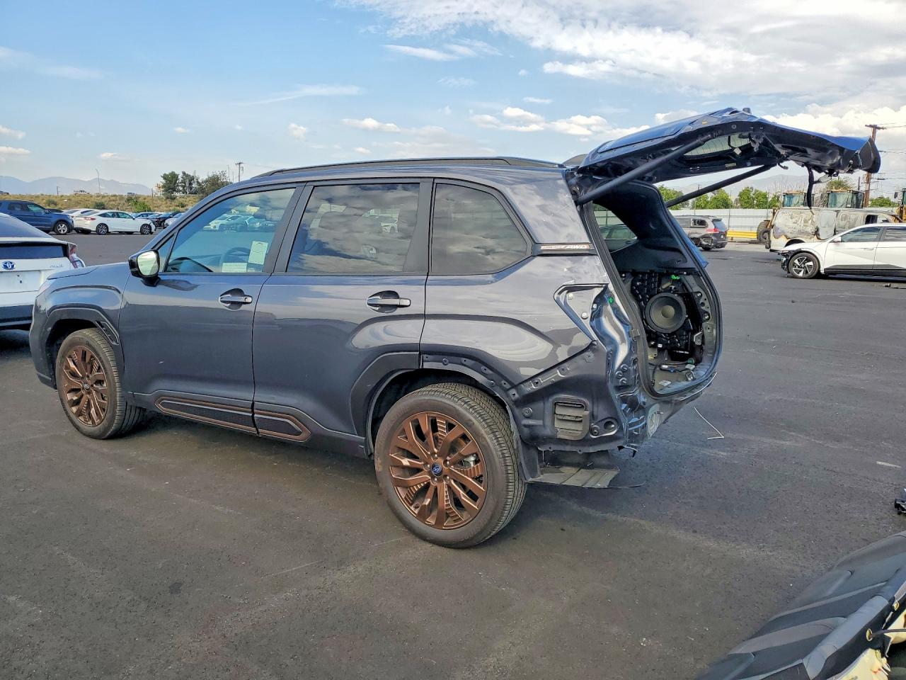 2025 SUBARU FORESTER SPORT photo 3