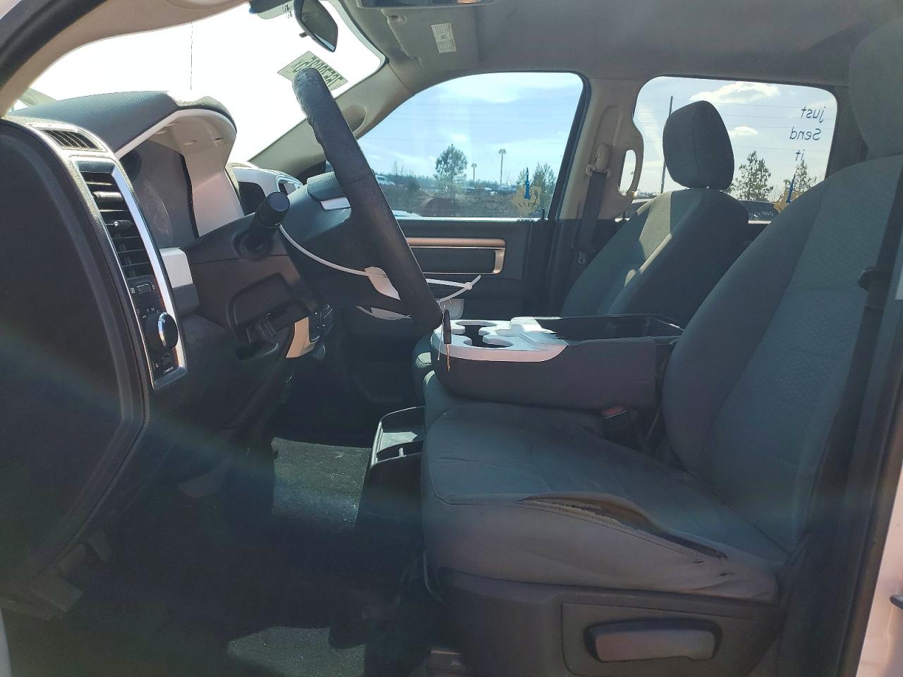 2019 RAM 1500 CLASSIC SLT photo 13