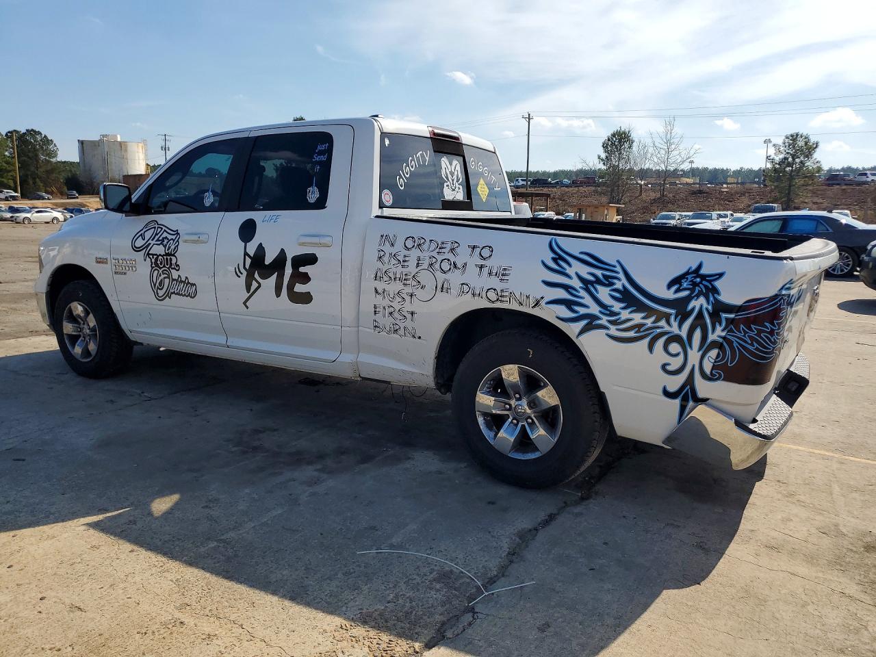 2019 RAM 1500 CLASSIC SLT photo 3