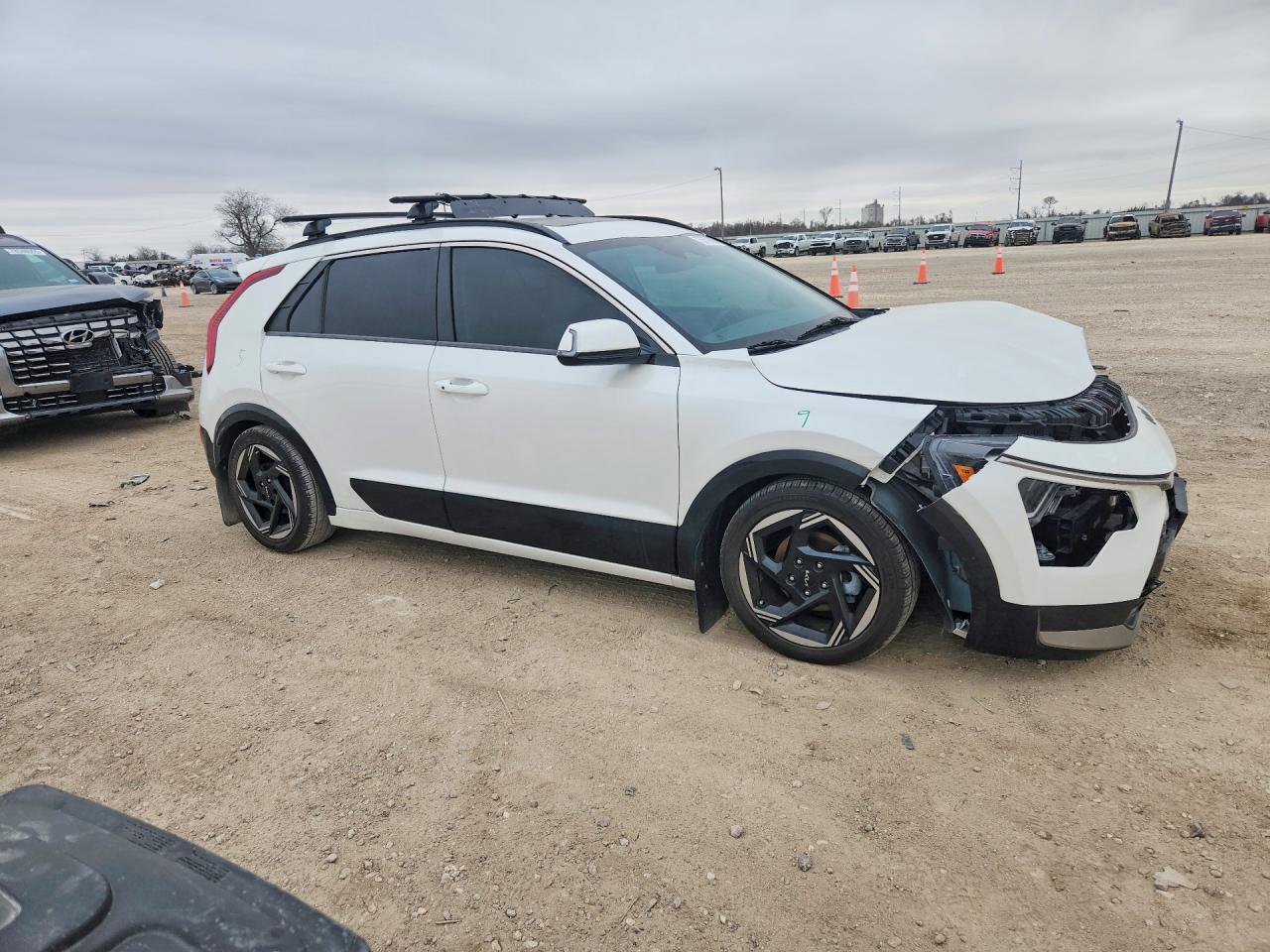2023 KIA NIRO EX photo 4