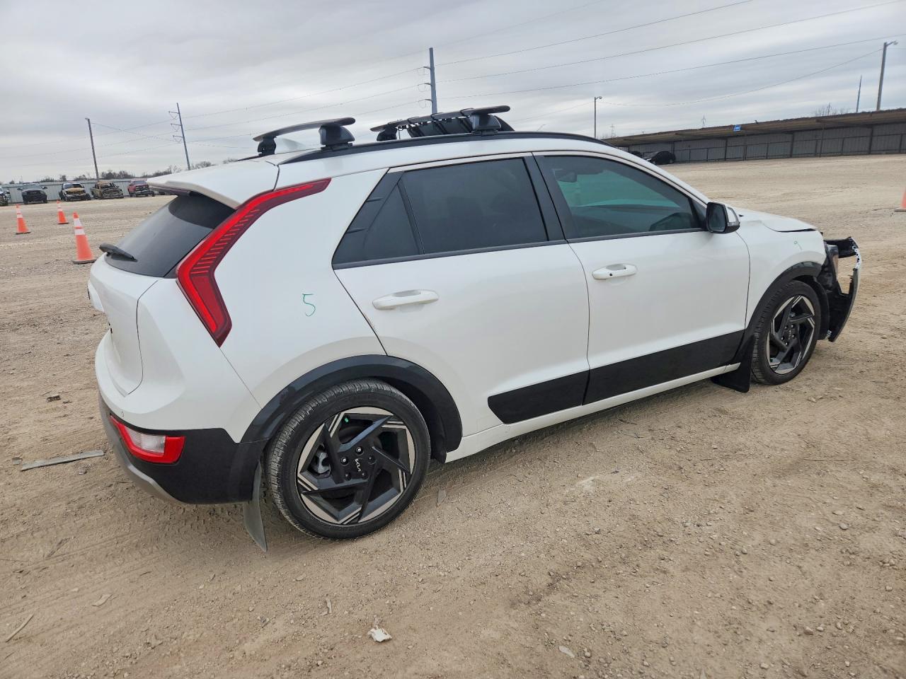 2023 KIA NIRO EX photo 3