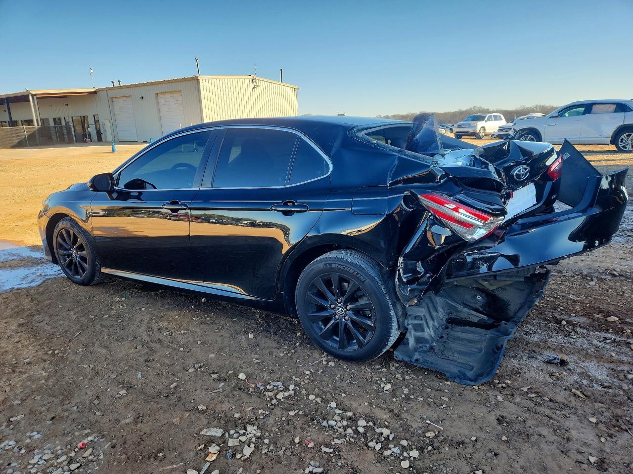 2018 TOYOTA CAMRY L photo 2