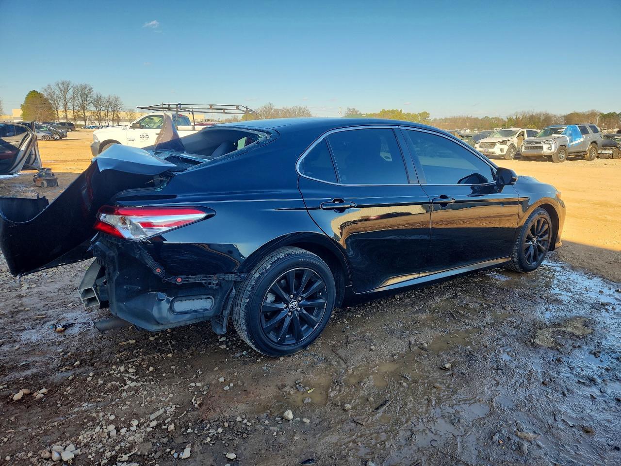 2018 TOYOTA CAMRY L photo 3