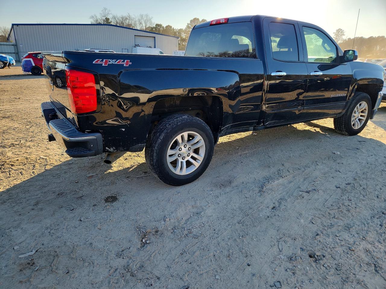 2017 CHEVROLET SILVERADO K1500 LT photo 3