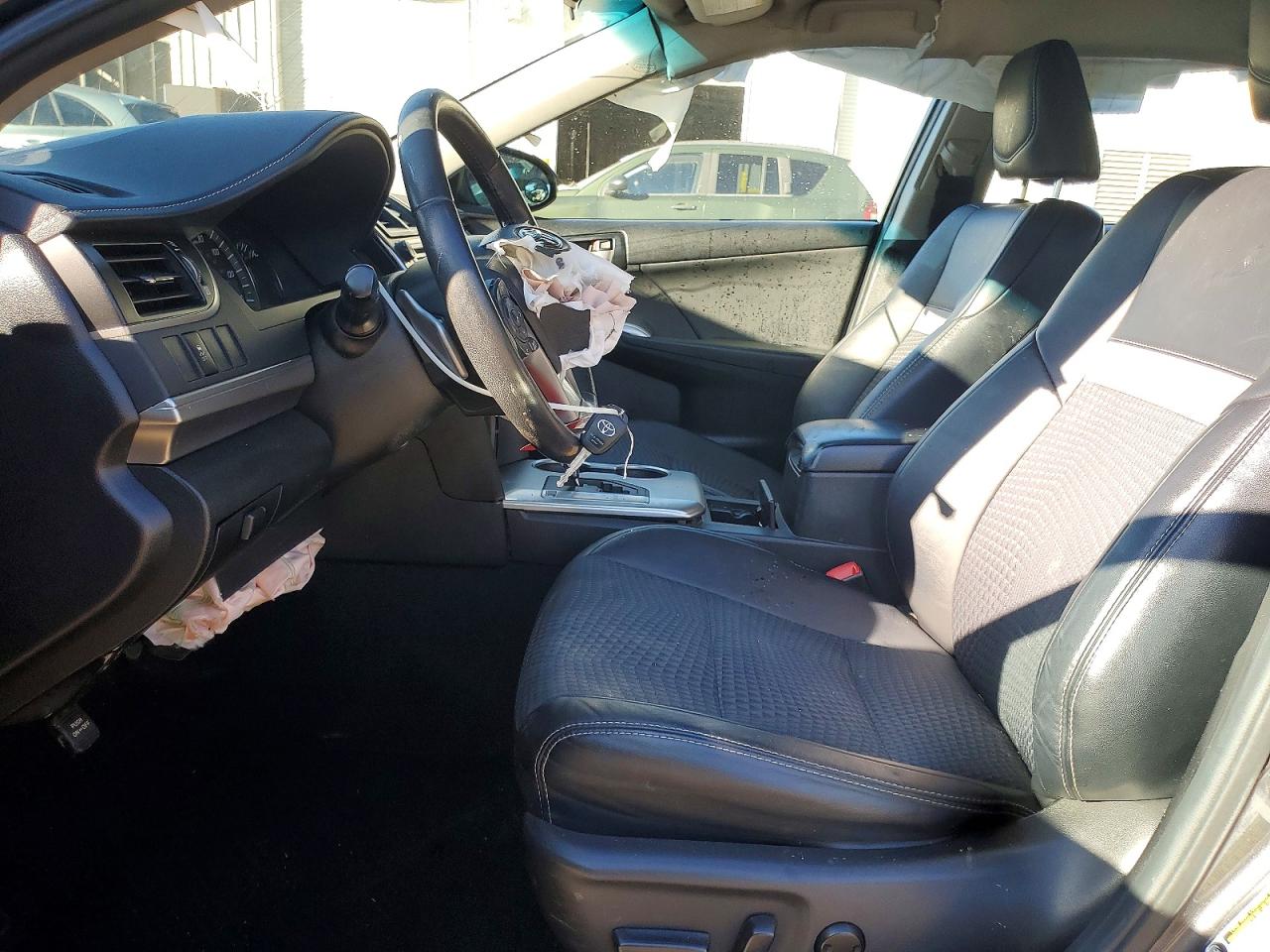 2014 TOYOTA CAMRY SE photo 19