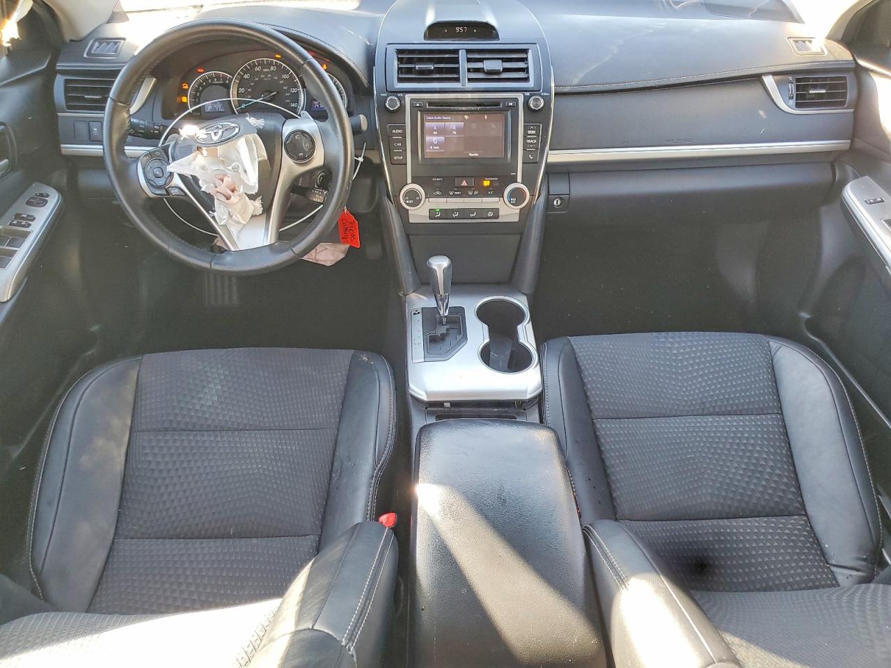 2014 TOYOTA CAMRY SE photo 22
