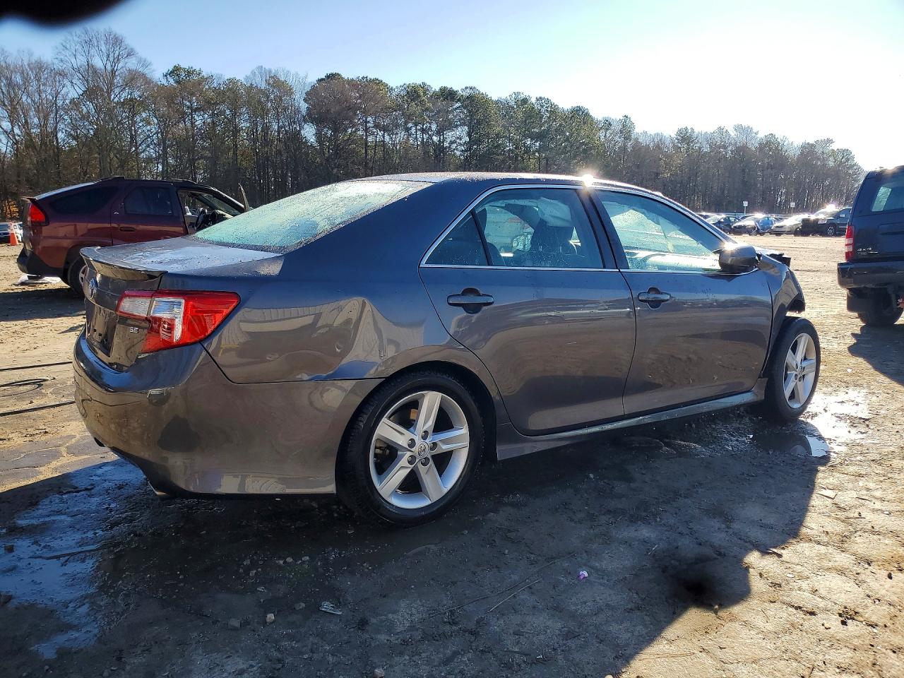2014 TOYOTA CAMRY SE photo 7