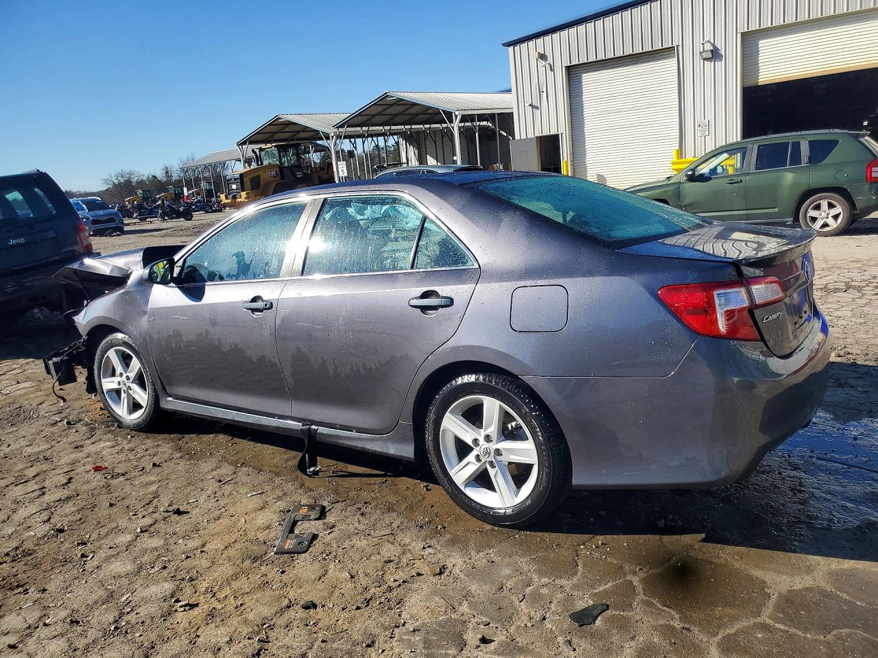 2014 TOYOTA CAMRY SE photo 4