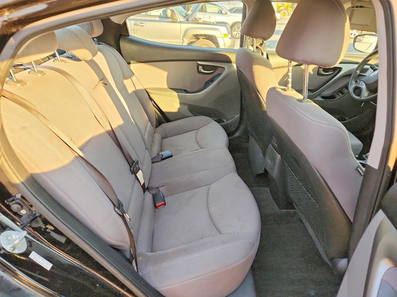 2016 HYUNDAI ELANTRA SE photo 19