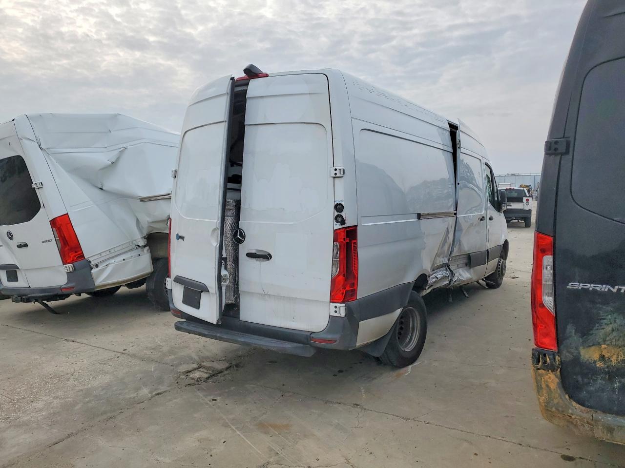 2022 MERCEDES-BENZ SPRINTER 3500 photo 3