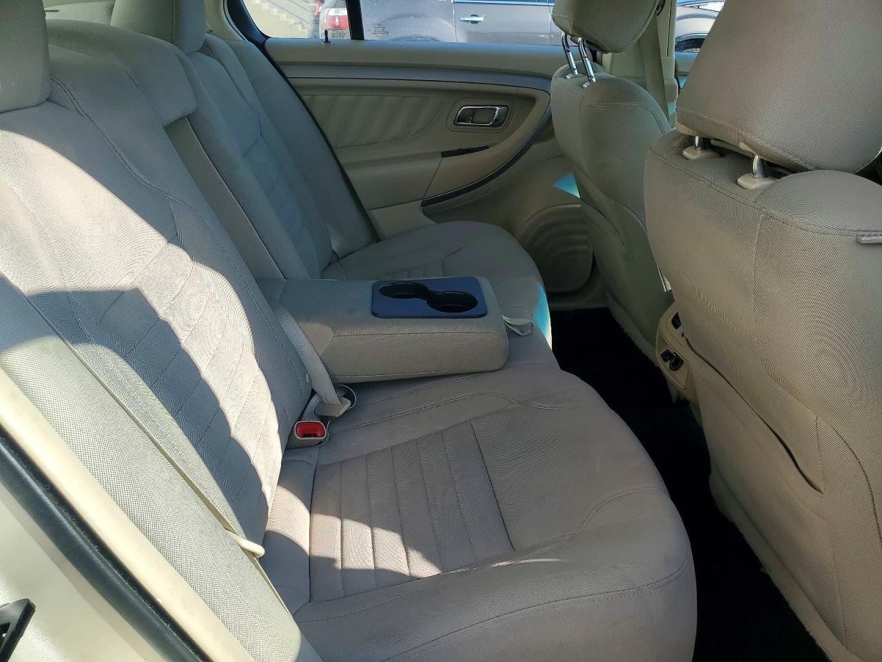 2018 FORD TAURUS SE photo 19