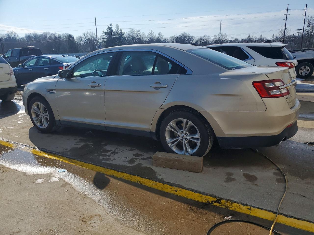 2018 FORD TAURUS SE photo 3