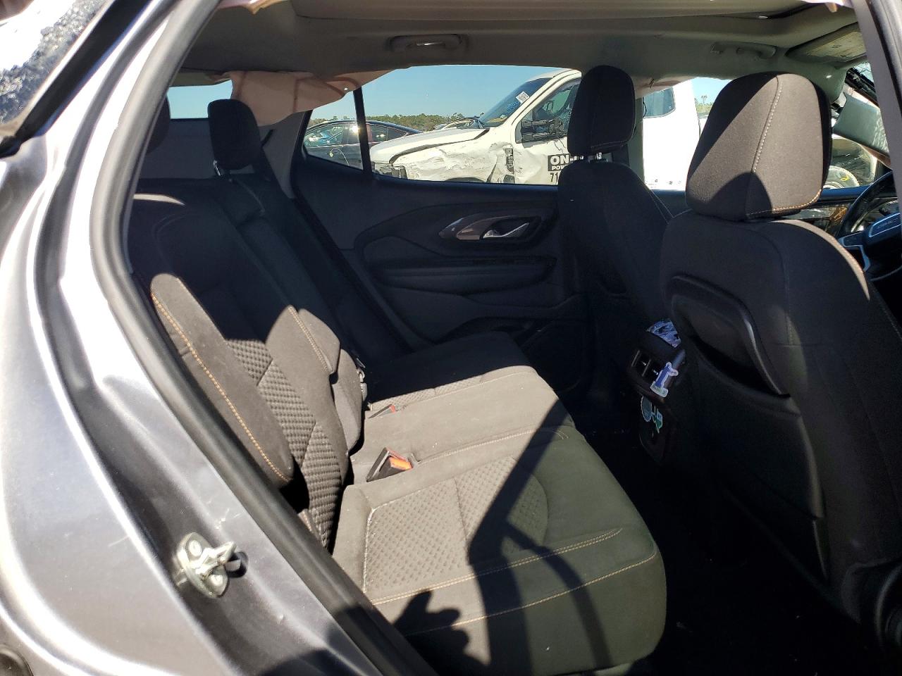 2018 GMC TERRAIN SLE photo 11