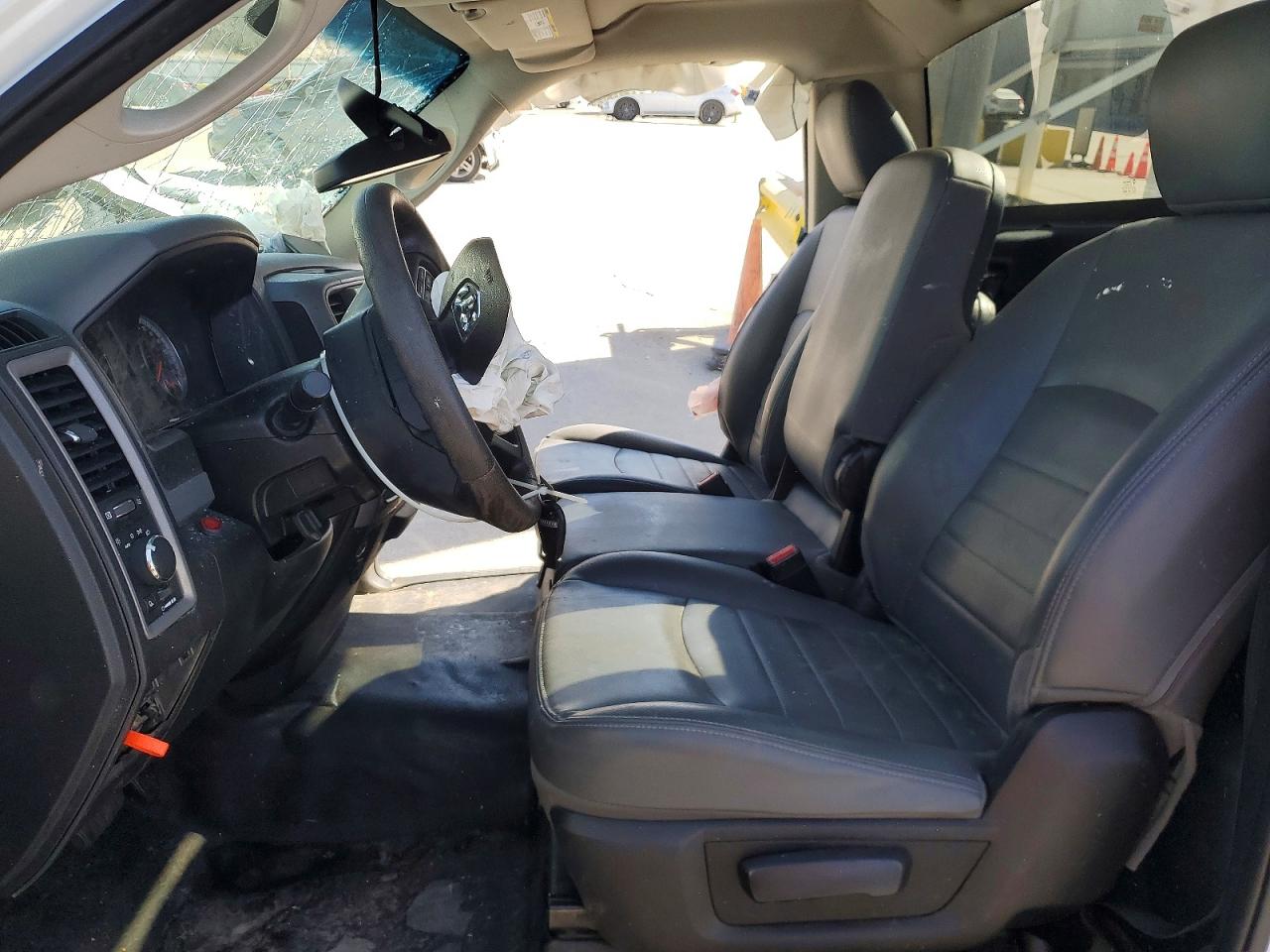 2017 RAM 1500 ST photo 19