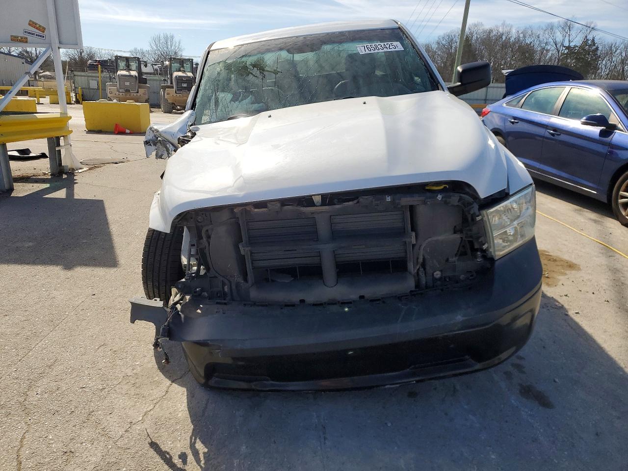 2017 RAM 1500 ST photo 13