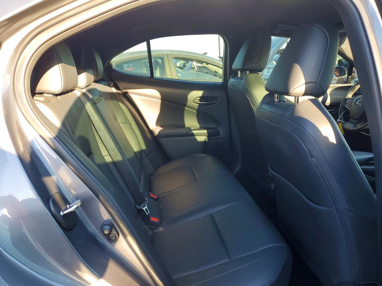 2021 LEXUS UX 250H photo 10