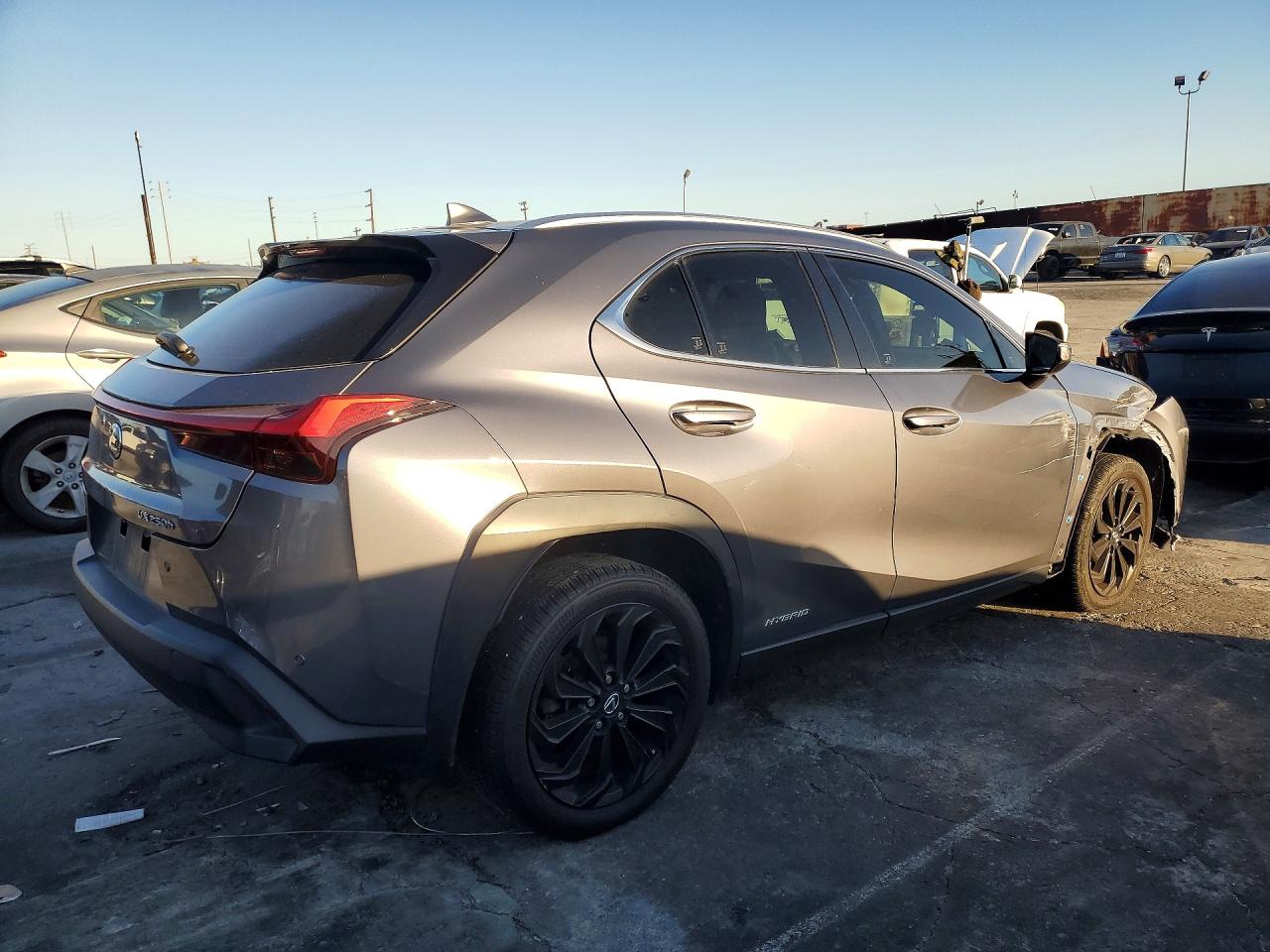 2021 LEXUS UX 250H photo 3