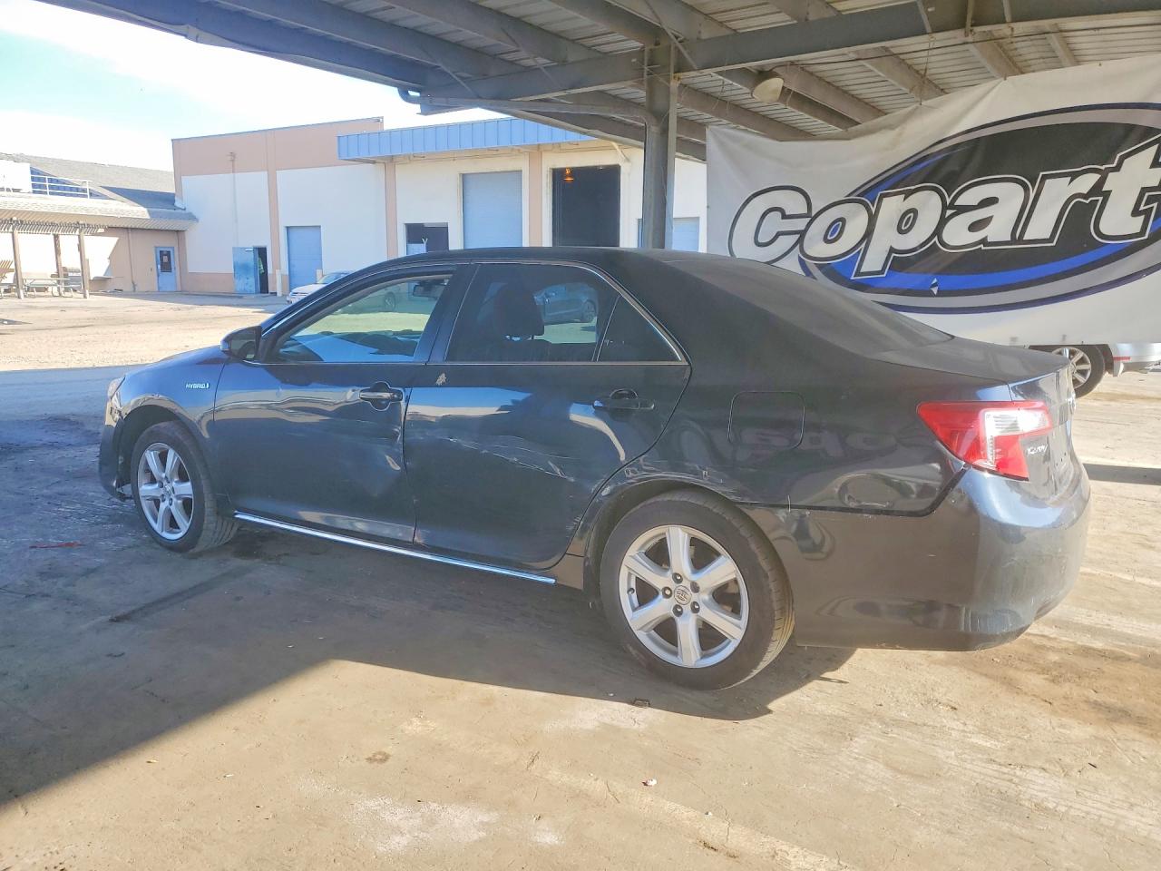2013 TOYOTA CAMRY photo 2