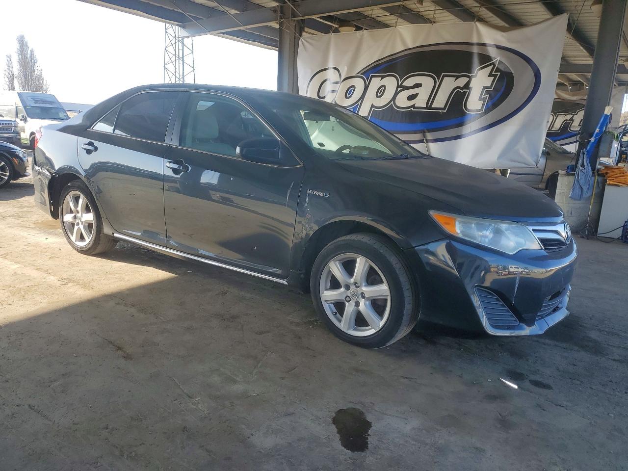 2013 TOYOTA CAMRY photo 4