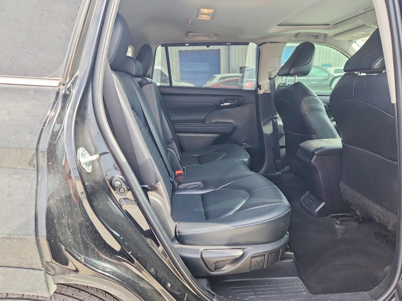 2023 TOYOTA HIGHLANDER XLE photo 31