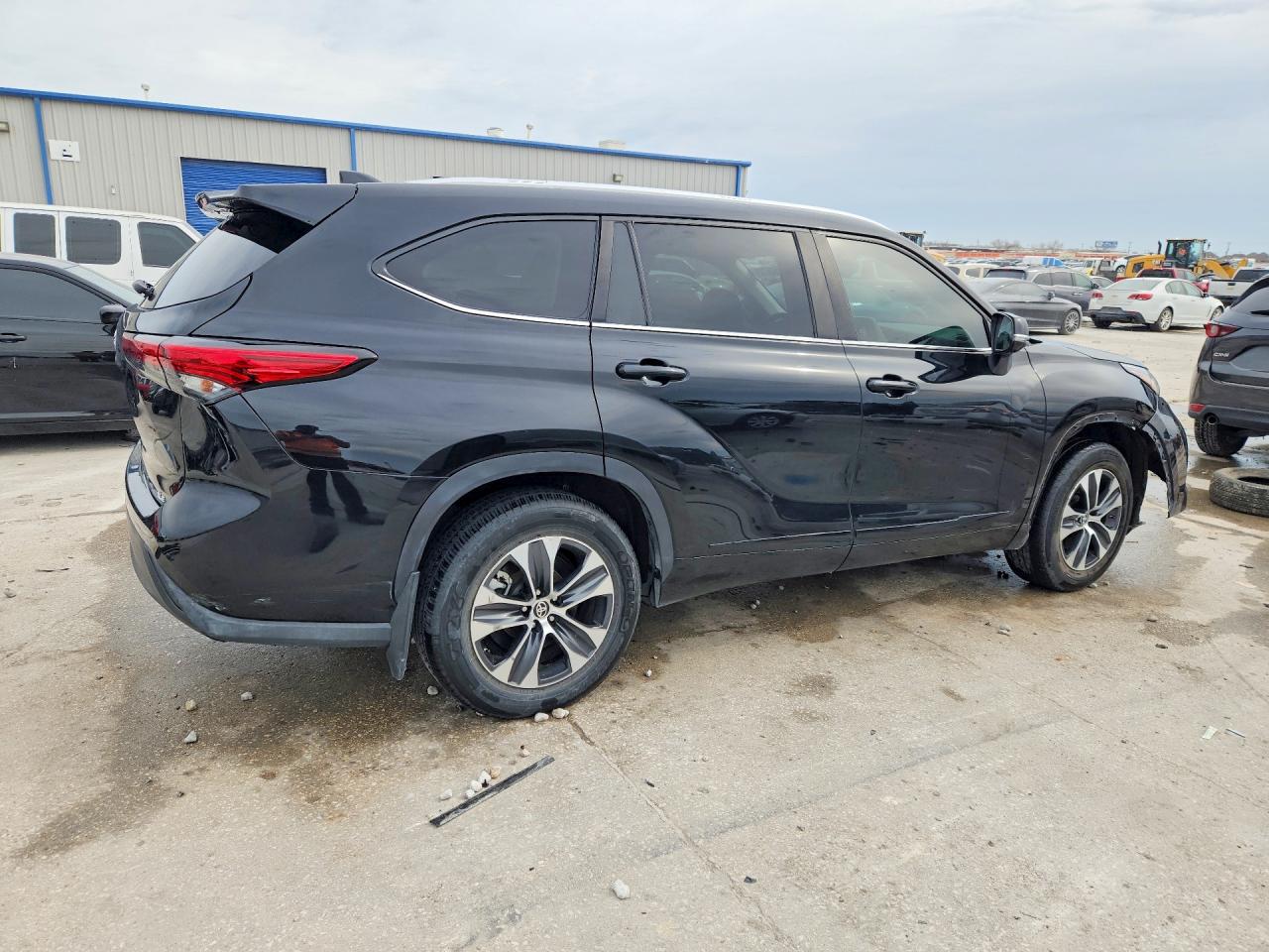 2023 TOYOTA HIGHLANDER XLE photo 7