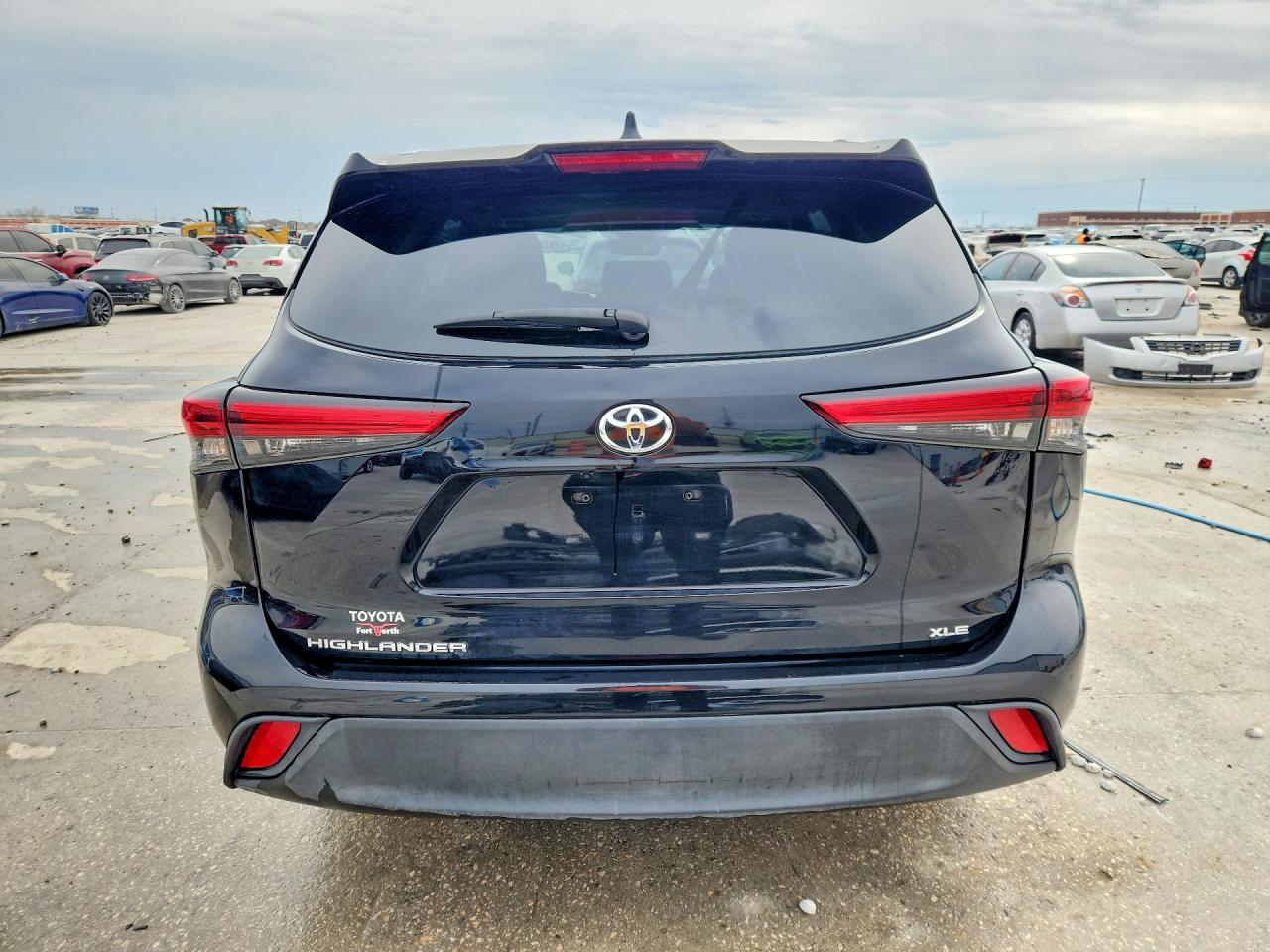2023 TOYOTA HIGHLANDER XLE photo 16