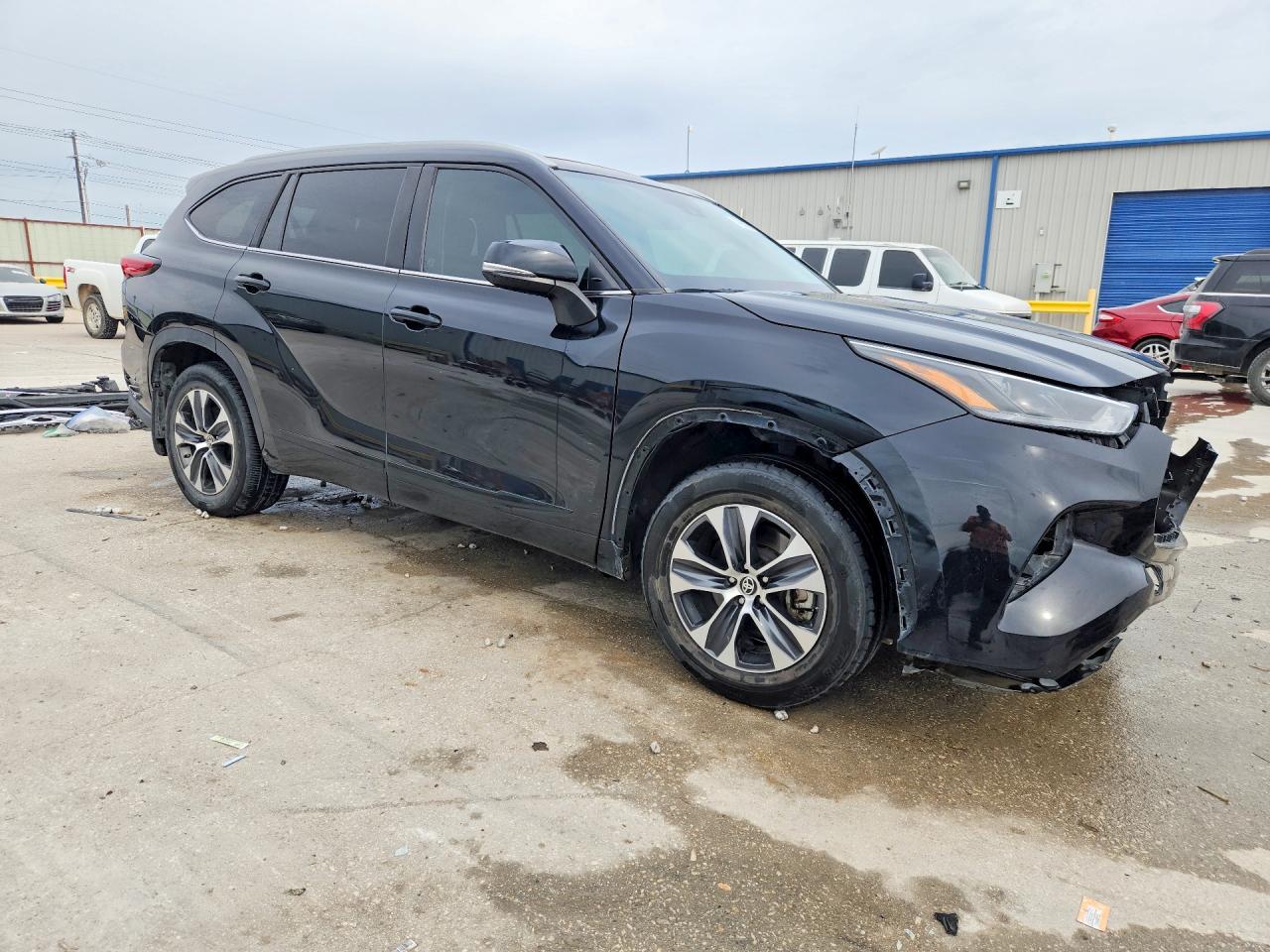 2023 TOYOTA HIGHLANDER XLE photo 10