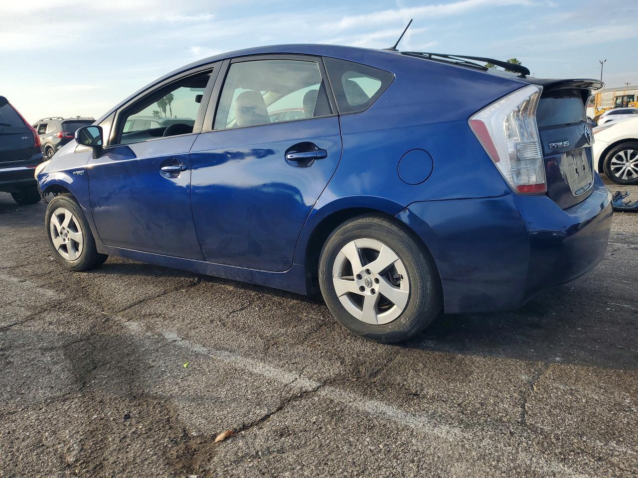 2011 TOYOTA PRIUS photo 2