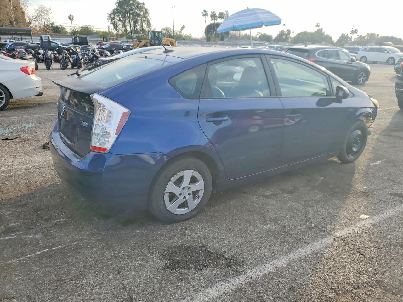 2011 TOYOTA PRIUS photo 3