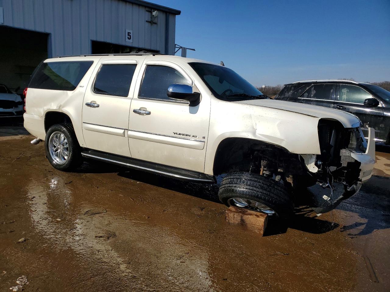 2008 GMC YUKON XL K1500 photo 4