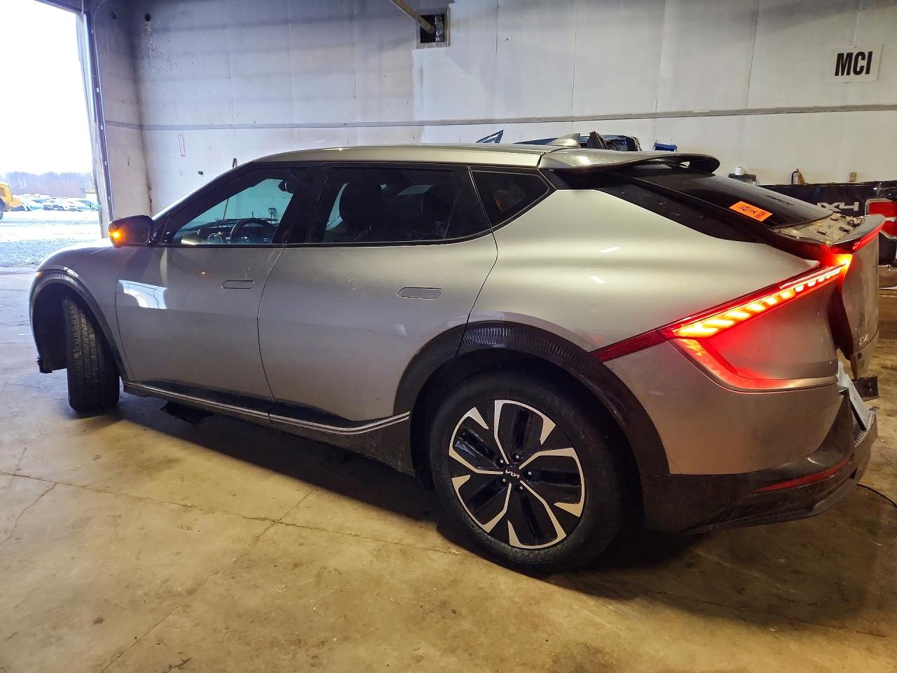 2022 KIA EV6 LIGHT photo 3