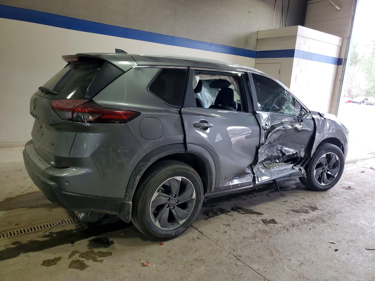 2024 NISSAN ROGUE SV photo 3