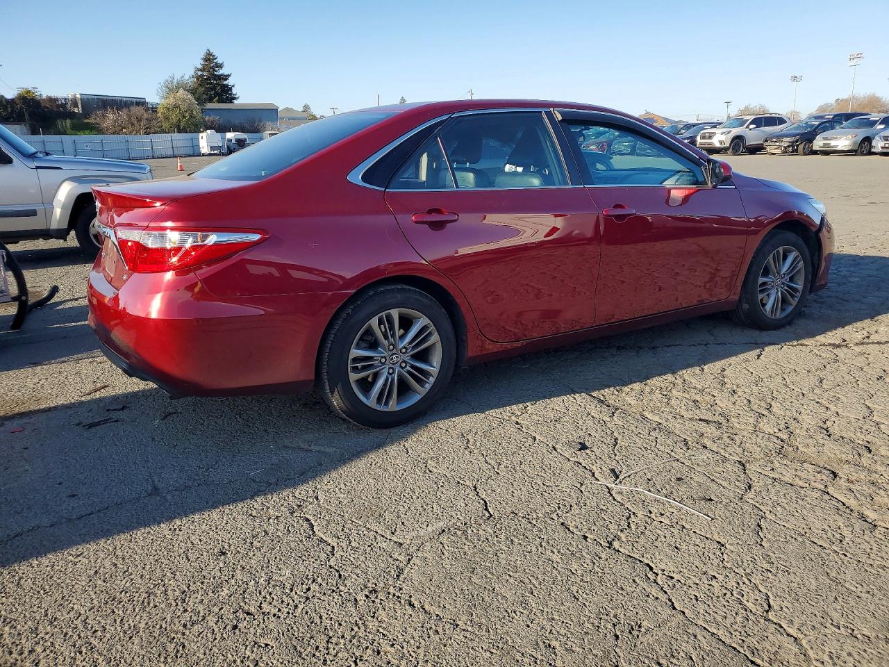 2016 TOYOTA CAMRY LE photo 3