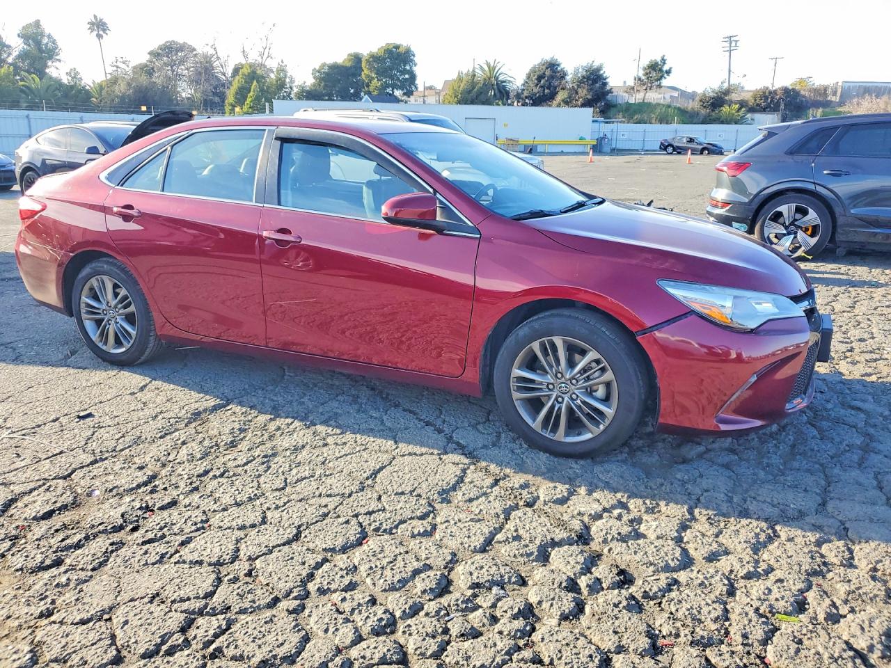 2016 TOYOTA CAMRY LE photo 4