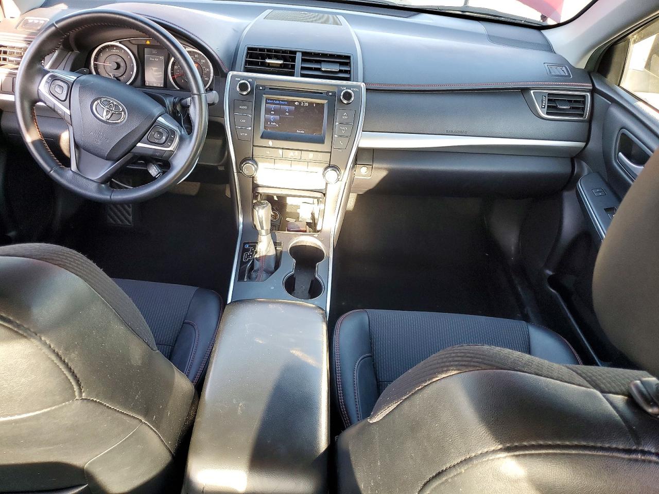 2016 TOYOTA CAMRY LE photo 8