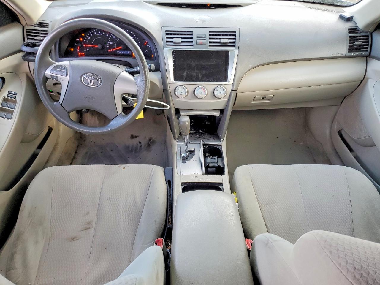 2010 TOYOTA CAMRY LE photo 8