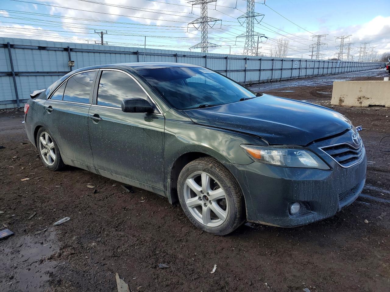2010 TOYOTA CAMRY LE photo 4