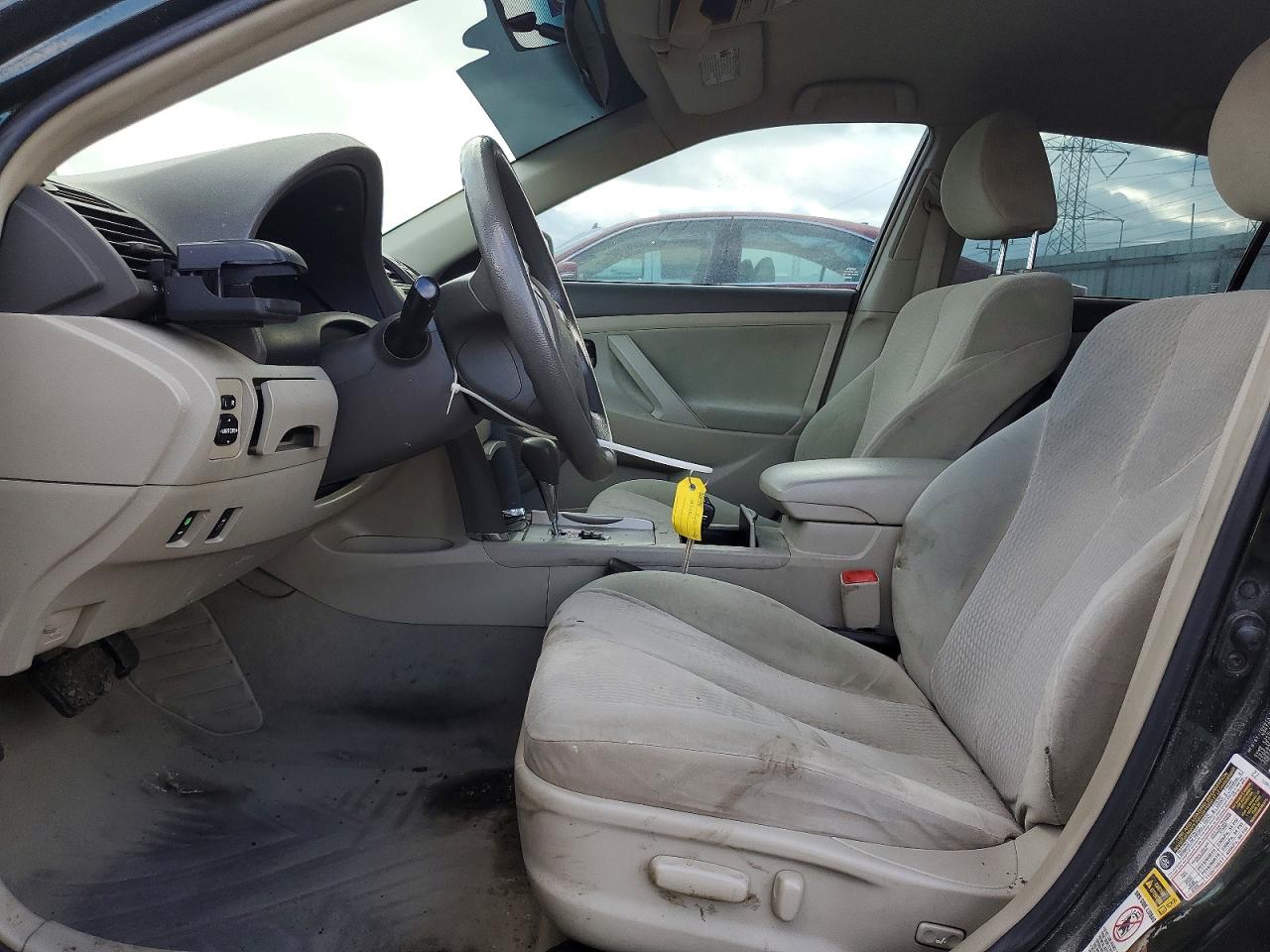 2010 TOYOTA CAMRY LE photo 7