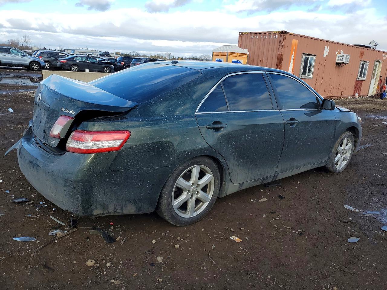 2010 TOYOTA CAMRY LE photo 3