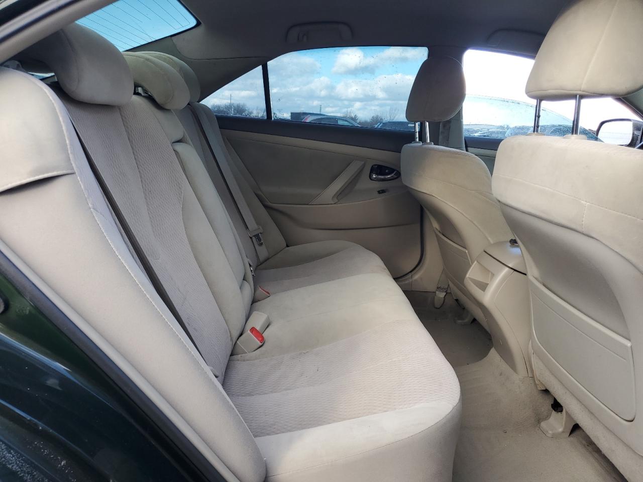 2010 TOYOTA CAMRY LE photo 10