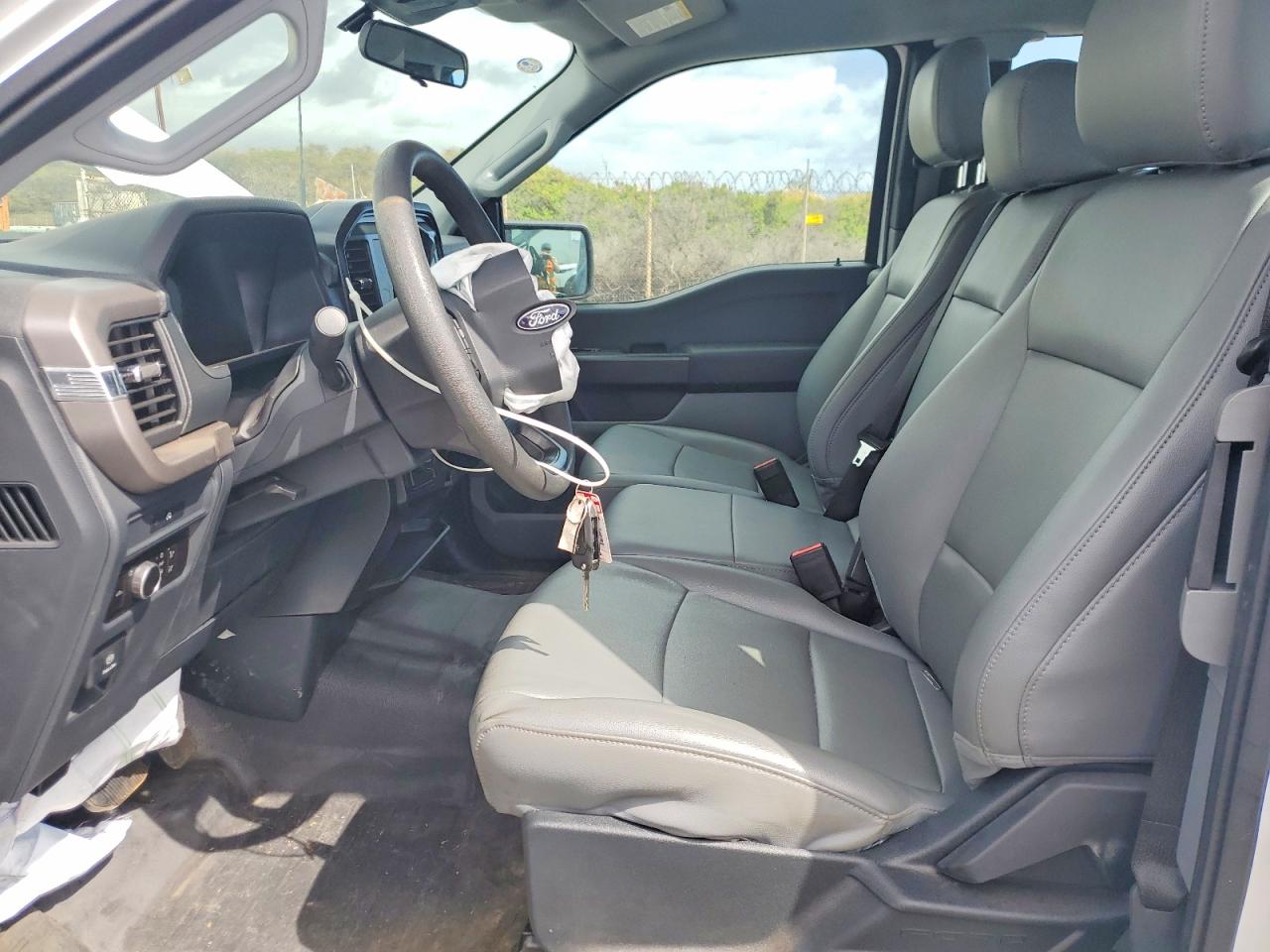 2025 FORD F150 XL photo 13