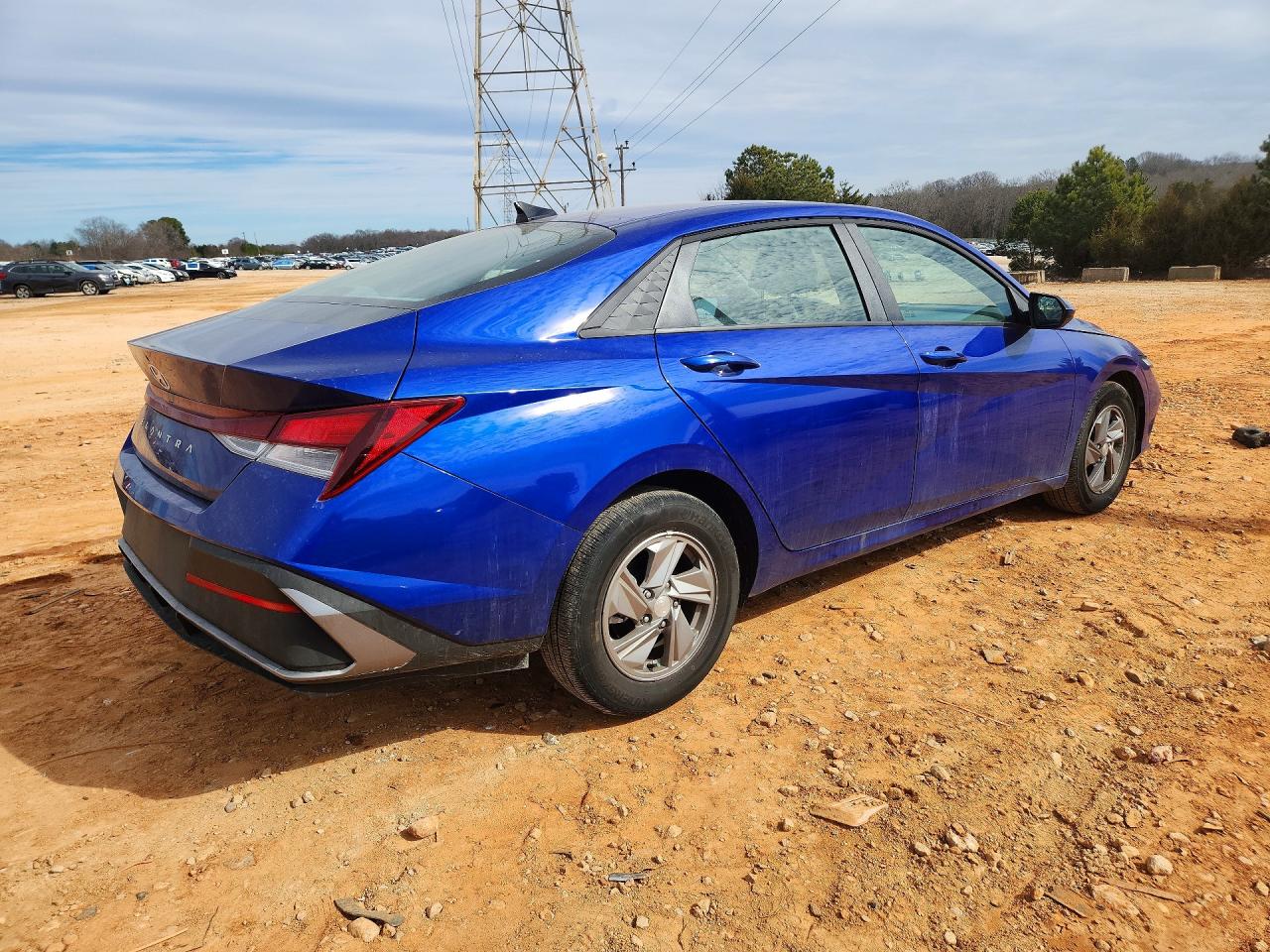 2025 HYUNDAI ELANTRA SE photo 3