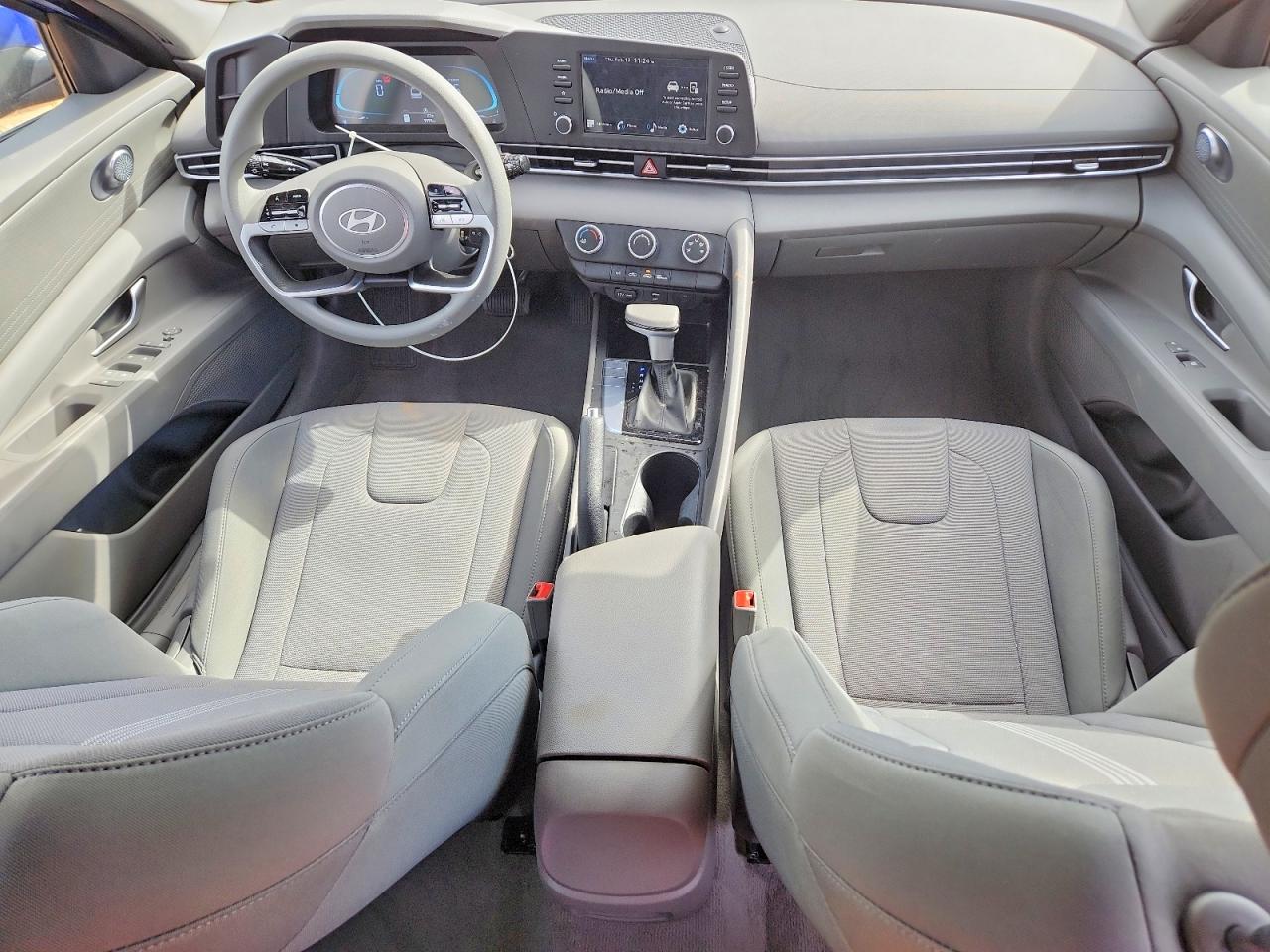 2025 HYUNDAI ELANTRA SE photo 8
