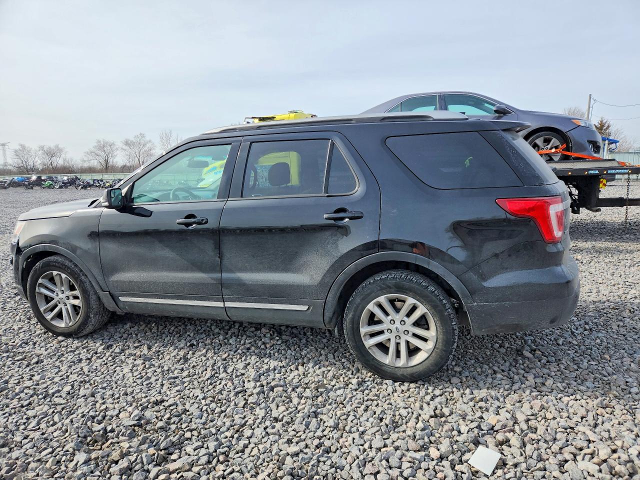 2016 FORD EXPLORER XLT photo 2