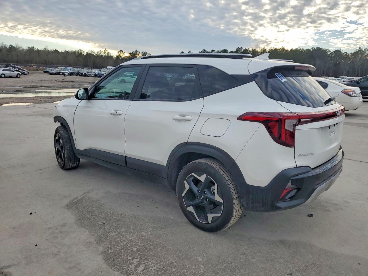 2025 KIA SELTOS S photo 4