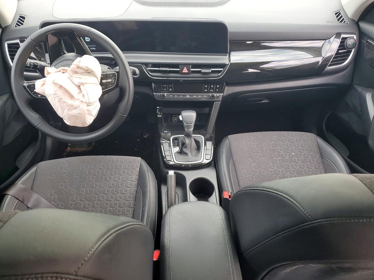 2025 KIA SELTOS S photo 22