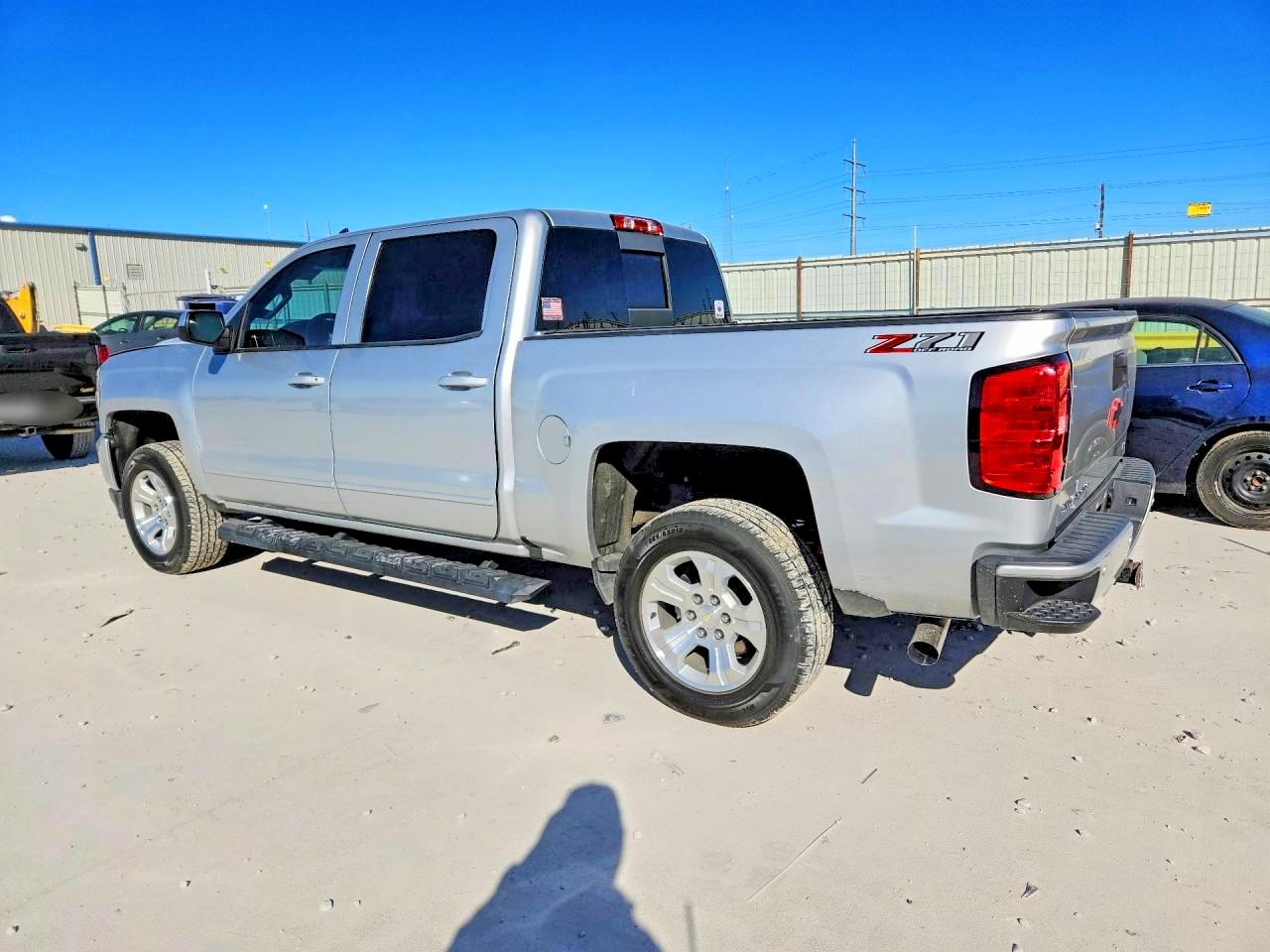 2018 CHEVROLET SILVERADO K1500 LT photo 3