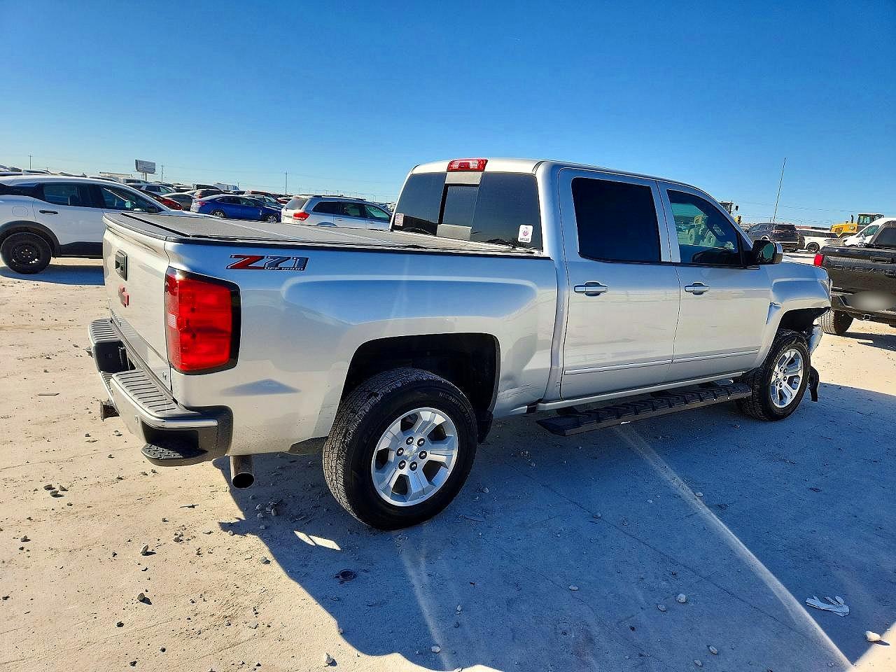 2018 CHEVROLET SILVERADO K1500 LT photo 5