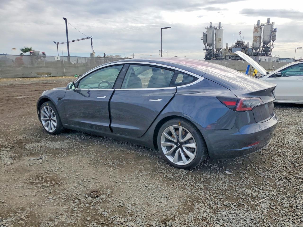 2018 TESLA MODEL 3 photo 2